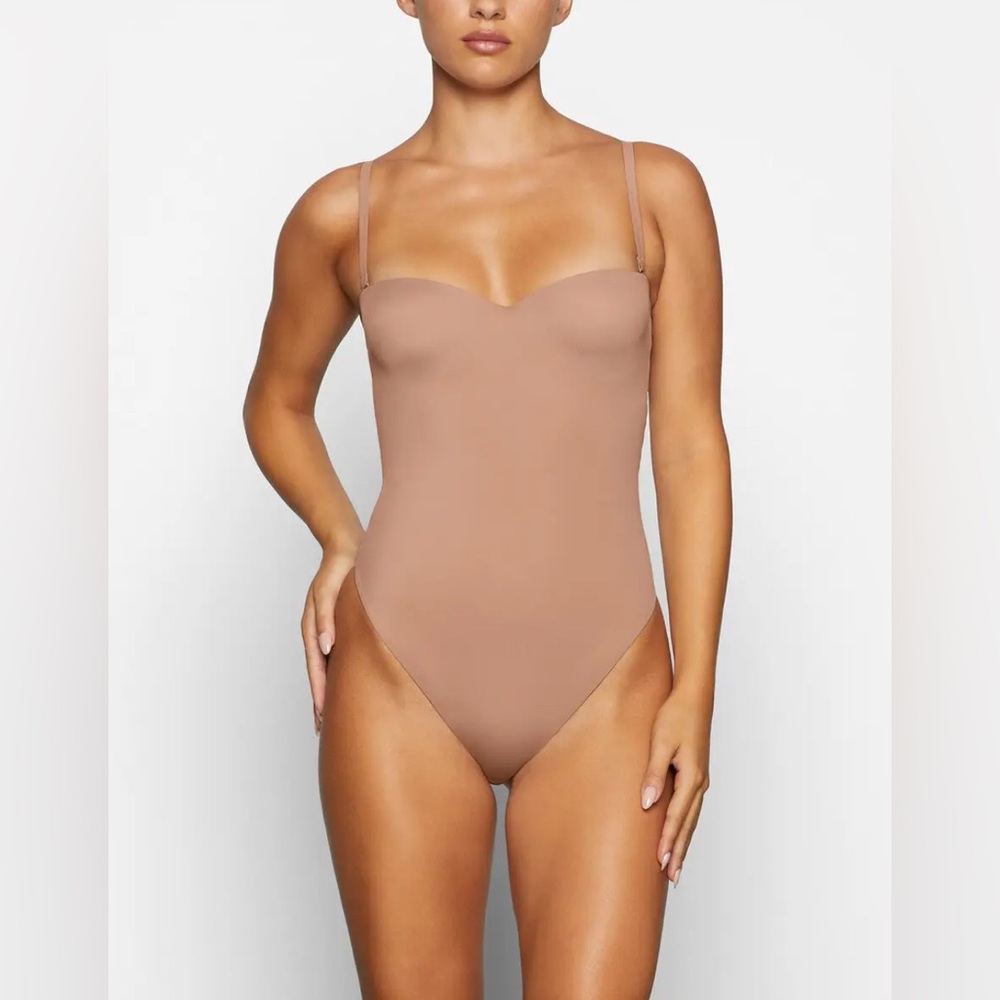 SKIMS Contour Lift Straight Neck Bodysuit